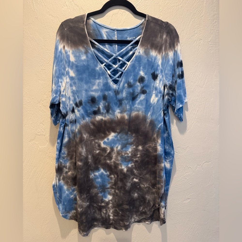 Torrid Blue and Black Tie-Dye Short Sleeve Top